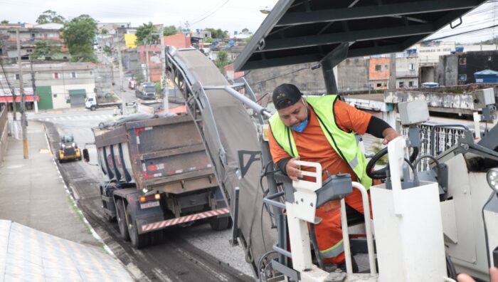 Suzano inicia trabalho de fresagem em ruas da Vila Fátima