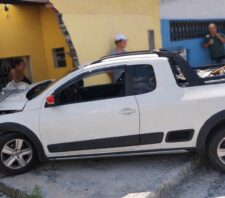 Homem é preso pela GCM por embriaguez ao volante após destruir muro de residência