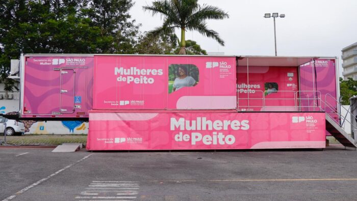 Saúde inicia atendimentos da Carreta da Mamografia no Largo da Feira