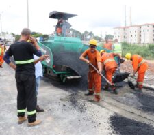 Prefeito vistoria obras da avenida Senador Roberto Simonsen e do Rodoanel durante o fim de semana