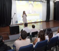 Evento dedicado à saúde mental lota Cineteatro e reforça poder da comunicação junto a servidores