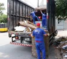 Operação Cata-Treco atua para manter vias limpas de materiais inservíveis