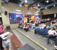 Fundo Social e Assistência reúnem associações no Cineteatro e reforçam parcerias em Suzano