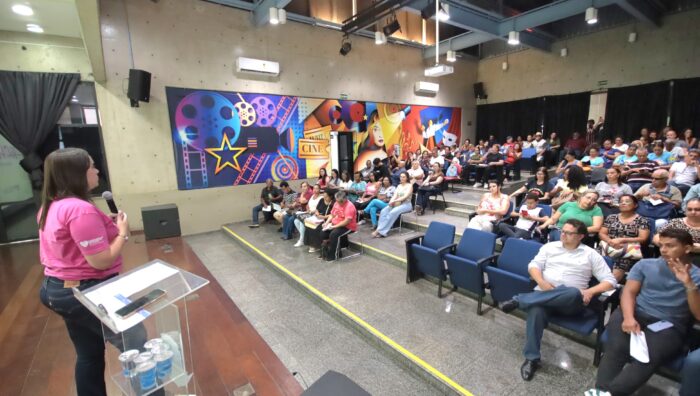 Fundo Social e Assistência reúnem associações no Cineteatro e reforçam parcerias em Suzano