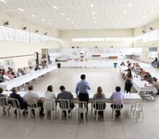 Prefeito participa de encontro com entidades nipo-brasileiras e reforça apoio ao calendário cultural