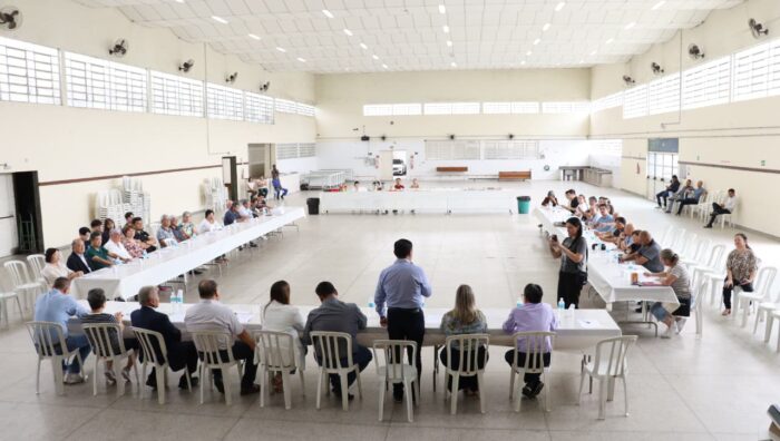 Prefeito participa de encontro com entidades nipo-brasileiras e reforça apoio ao calendário cultural