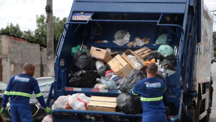 Suzano garante recolhimento de 2 mil toneladas de lixo das ruas em menos de três dias