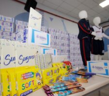 Prefeitura de Suzano inicia entrega de kits e uniformes escolares a 25,8 mil alunos da rede municipal