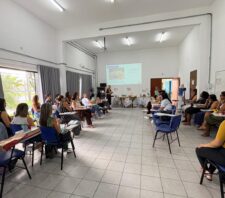 Educadores são capacitados em programa que desenvolve leitura e escrita na rede municipal