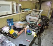 Vigilância flagra acesso ilegal a comércio interditado e conduz responsável à delegacia