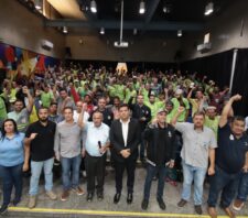 Prefeitura acolhe trabalhadores em encontro para enfrentamento da falta da coleta de lixo