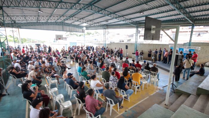 Prefeitura entrega 180 matrículas de unidades habitacionais para moradores do Jardim Panorama