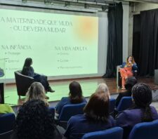 Evento no Cineteatro mobiliza servidoras para diálogo sobre desafios da maternidade