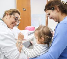 Suzano aplica 3,1 mil vacinas contra a gripe e amplia prevenção com ações de saúde bucal no ‘Dia D’