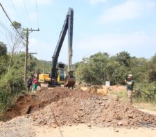 Fiscalização desfaz estrutura sobreposta ao rio Guaió utilizada para descarte inadequado