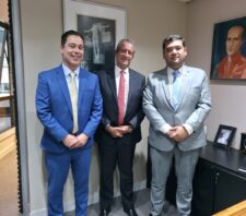Prefeito garante R$ 30 milhões em investimentos para Suzano em agendas na capital federal