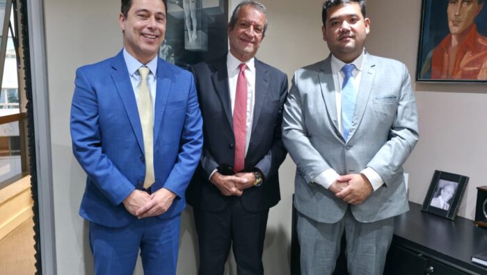 Prefeito garante R$ 30 milhões em investimentos para Suzano em agendas na capital federal