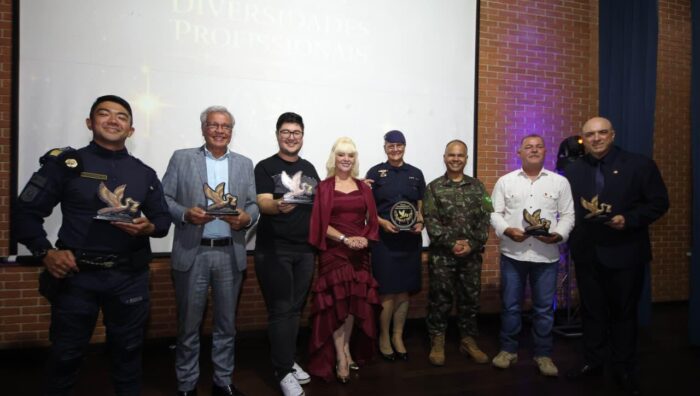 Servidores municipais são homenageados em premiação do Instituto Cegonha