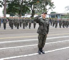 Prefeito prestigia início de nova turma do Tiro de Guerra com cem atiradores