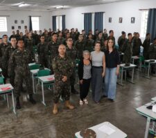 Prefeito e primeira-dama participam de aula inaugural do Tiro de Guerra