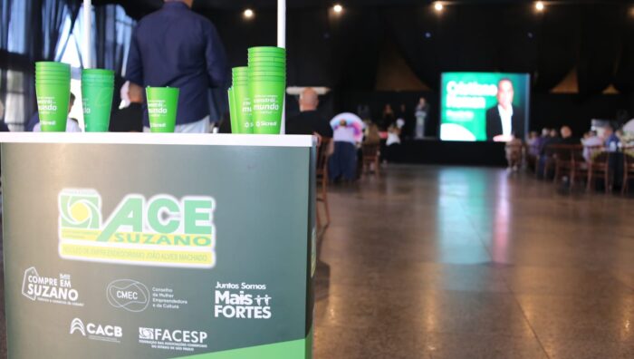 Autoridades municipais prestigiam posse da diretoria da ACE e do CMEC