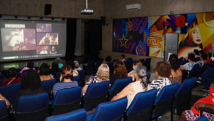 Alunos do CCMI participam de sessão especial no Cineteatro Wilma Bentivegna