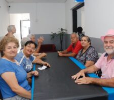 Evento marca nove anos do CCMI e reúne mais de cem idosos em Suzano
