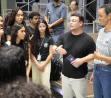 Secretaria de Governo promove visita de alunos da Etec ao treino do Suzano Vôlei