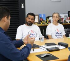 Prefeito recebe grupo de pais de alunos de escola do Boa Vista