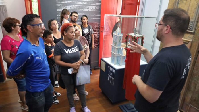 Suzano celebra Dia Nacional da Libras com evento e curso para servidores