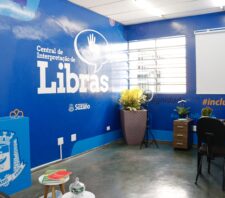 No Dia da Libras, Suzano comemora 1,8 mil atendimentos para deficientes auditivos em três anos