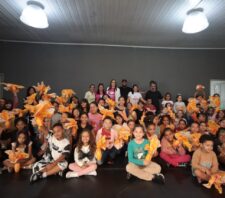 Fundo Social distribui mais de 8 mil itens de Páscoa e entrega 1,4 mil ovos a alunos do Profart