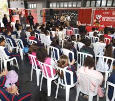 Projeto ‘Bombeiro na Escola’ forma 185 alunos da rede municipal de ensino