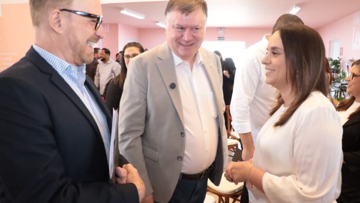 Primeira-dama acompanha assinatura de protocolos de intenção para políticas públicas às mulheres e pessoas com deficiência