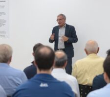 Prefeito e secretário apresentam Cadeia Produtiva Local em novo encontro com empresários