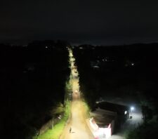 Prefeitura garante iluminação na estrada Carlos Alemão e instala lâmpadas de LED no Tabamarajoara