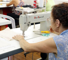 Saspe abre 24 vagas para cursos sobre moda íntima e manutenção de máquinas de costura