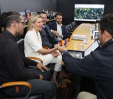 Prefeito presta homenagem pelos 30 anos da Kimberly-Clark Brasil