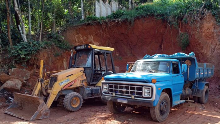 GPA interrompe movimentação de terra irregular e conduz três para delegacia