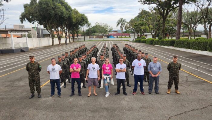 Ação porta a porta arrecada mais de 10 mil peças para a Campanha do Agasalho
