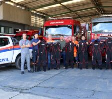 Defesa Civil de Suzano recebe doação de trajes de neoprene do Corpo de Bombeiros