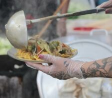 Festa do Yakisoba do Templo Nambei Honganji recebe selo de certificação do Compac