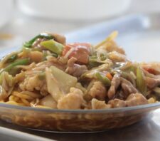 Yakisoba do Templo Nambei Honganji recebe selo de certificação do Compac neste sábado