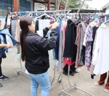 Fundo Social distribui mais de 12 mil peças no 1º Bazar Solidário da Campanha do Agasalho 2026