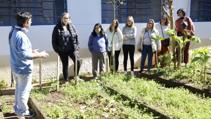 Educação recebe comitiva de Salesópolis para apresentar biodigestor em escola municipal
