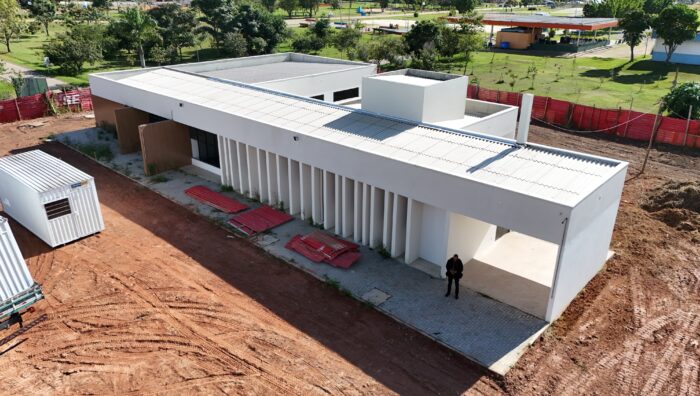 Construção do Centro de Bem-Estar Animal avança para área externa da estrutura principal