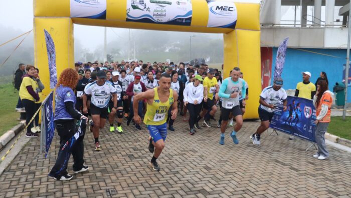 ‘Corrida Rústica’ reúne mais de 300 participantes e arrecada 3 mil garrafas PET