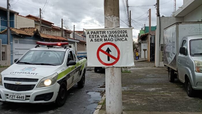 Vias paralelas à avenida Roberto Simonsen passam a ser de mão única no Jardim dos Ipês