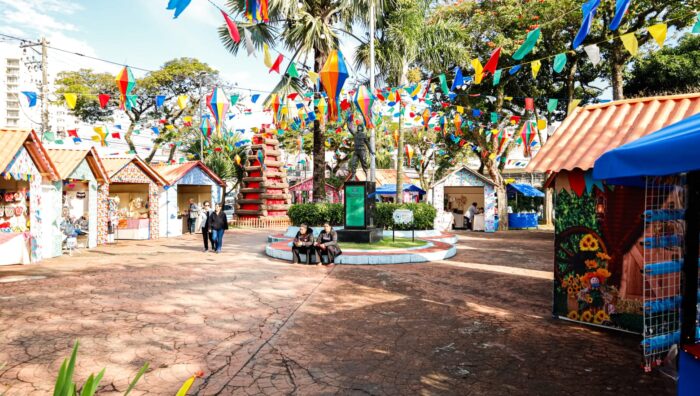 ‘Arraial do Artesão’ na Praça dos Expedicionários é prorrogado até dia 20
