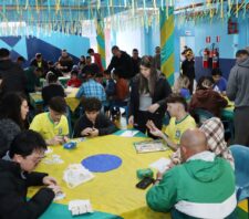 Portelão reúne mais de 120 pessoas em evento de troca de figurinhas